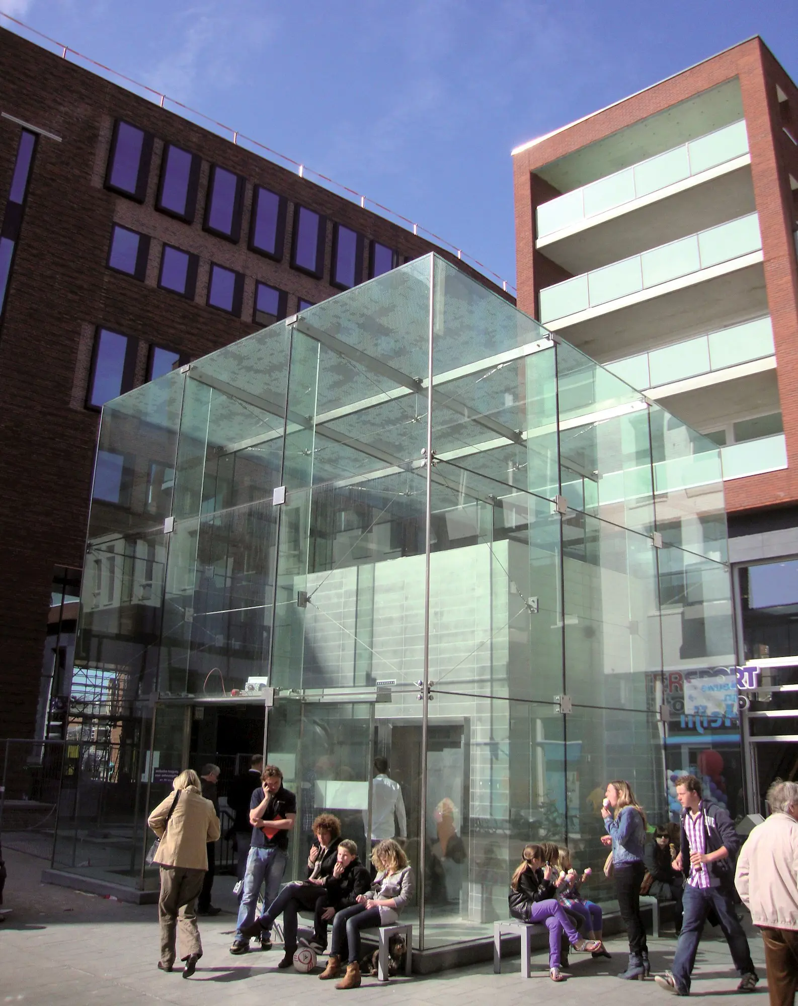 Raaks Parking Glass Cube